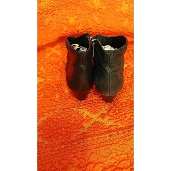 Vince camuto leather boots in black. Very good condition. - Picture 4 of 8
